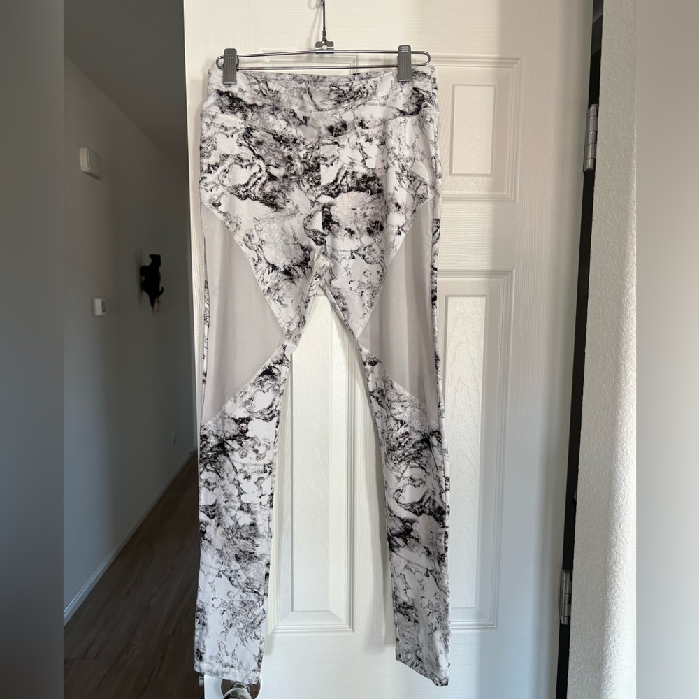 Varley 😍 Marble Print Leggings with Mesh Inserts